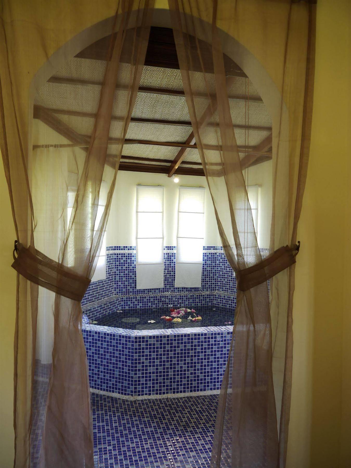 Le Flamboyant Resort Kep Bagian luar foto